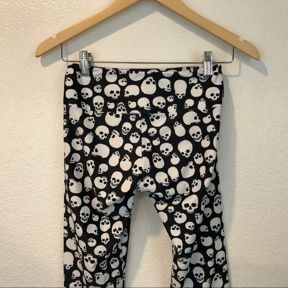 Onzie Skull Print High Basic Capri Leggings - Picture 10 of 16
